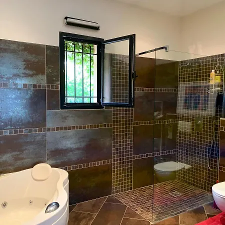 11 Couchages Piscine 4 Ch Proche Villa